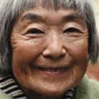 longévité – femme âgée asiatique souriante en plein forme